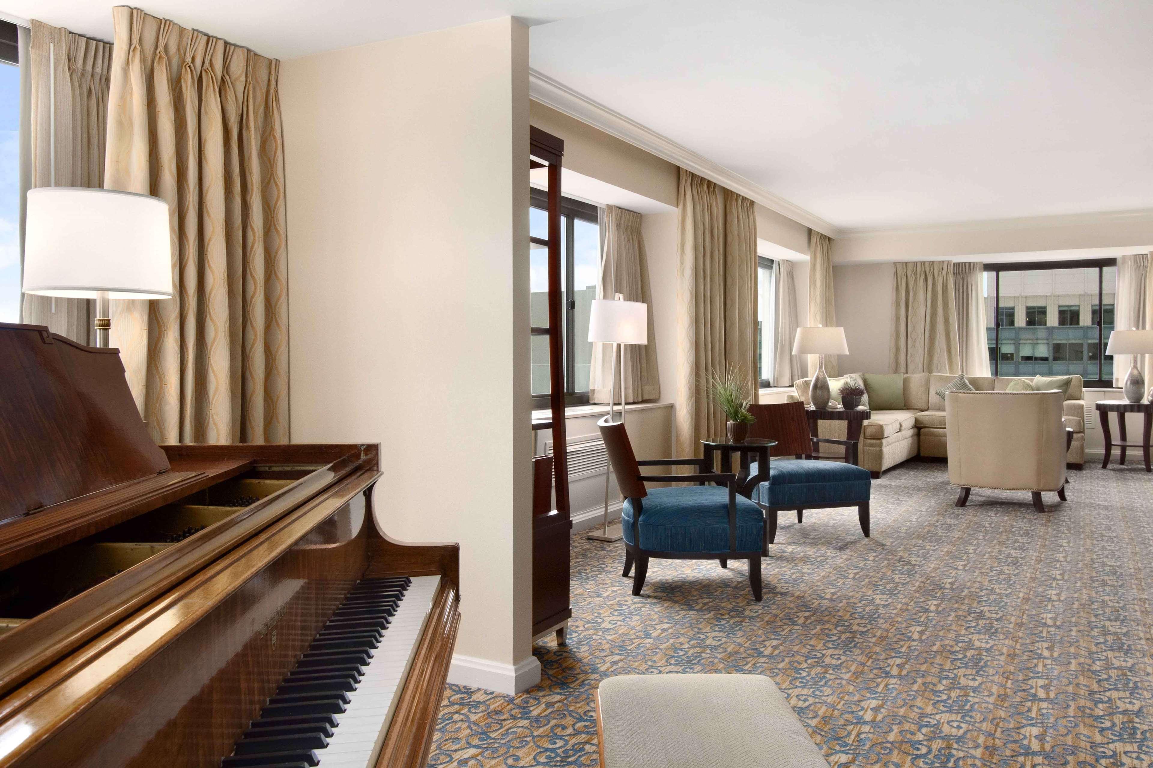 Capital Hilton Hotel 4*