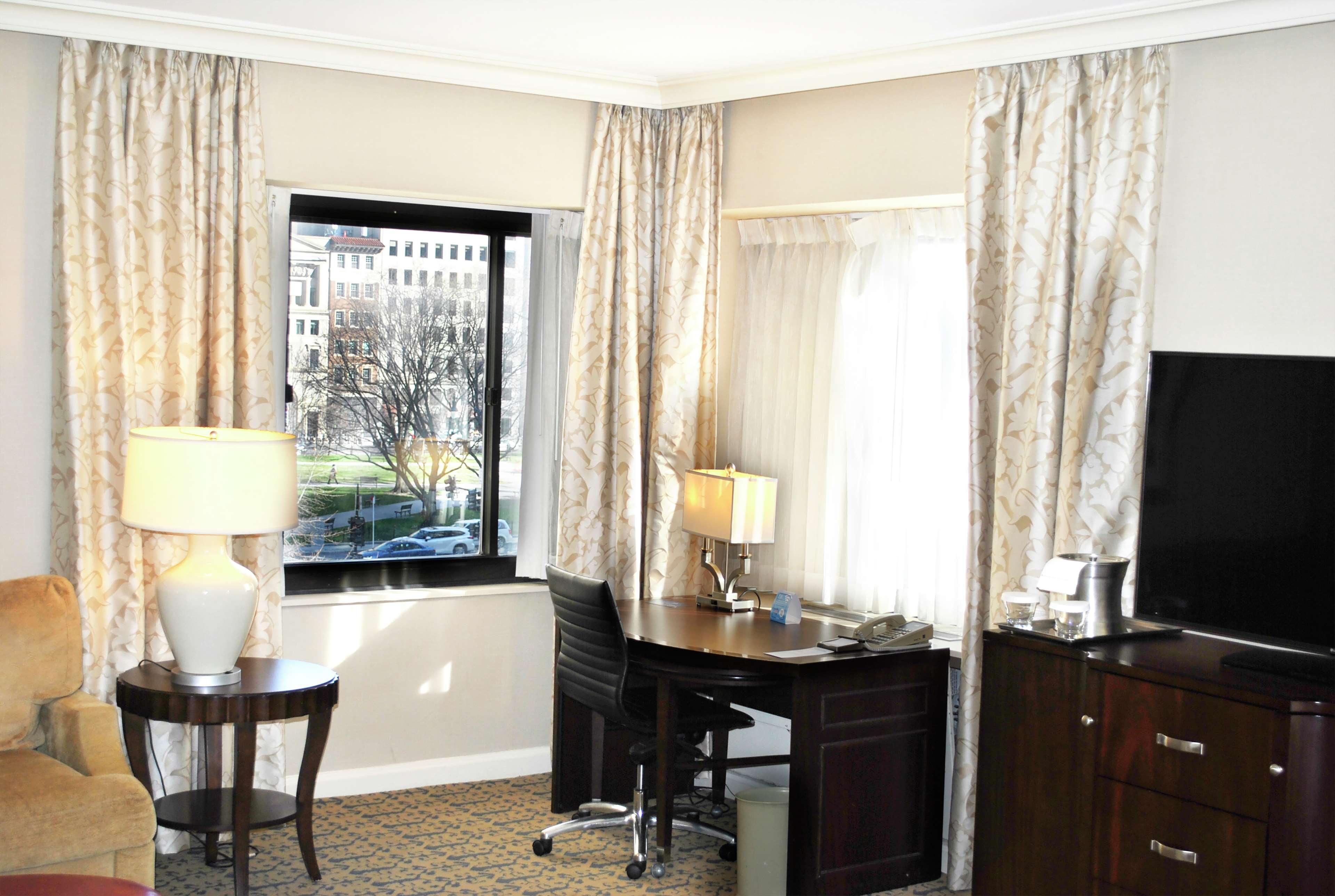 Capital Hilton Hotel 4*