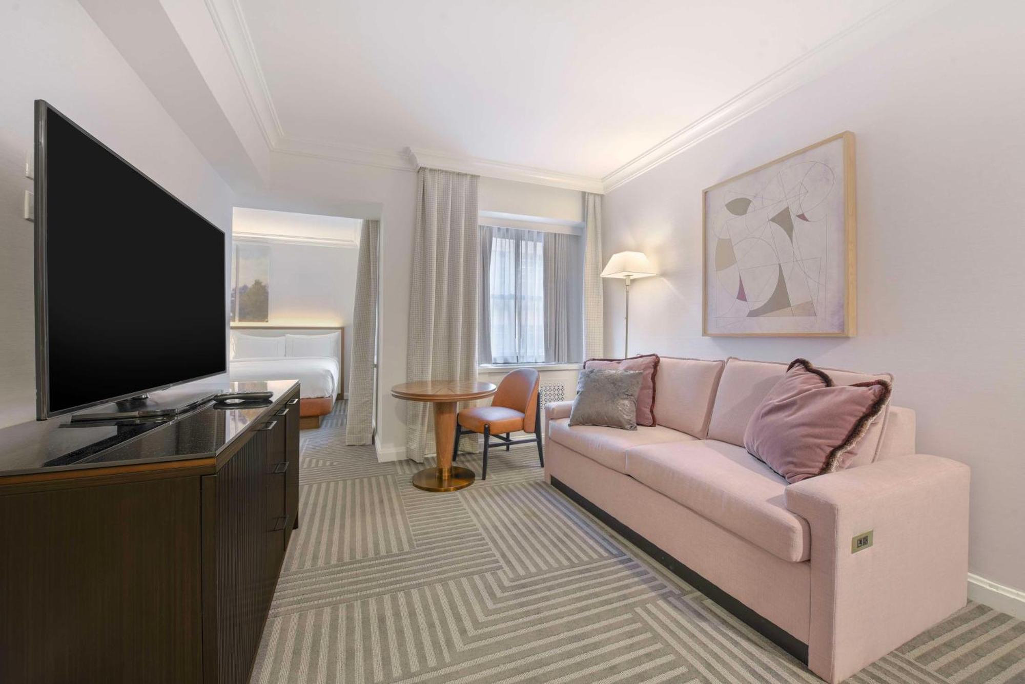 Capital Hilton Hotel 4*