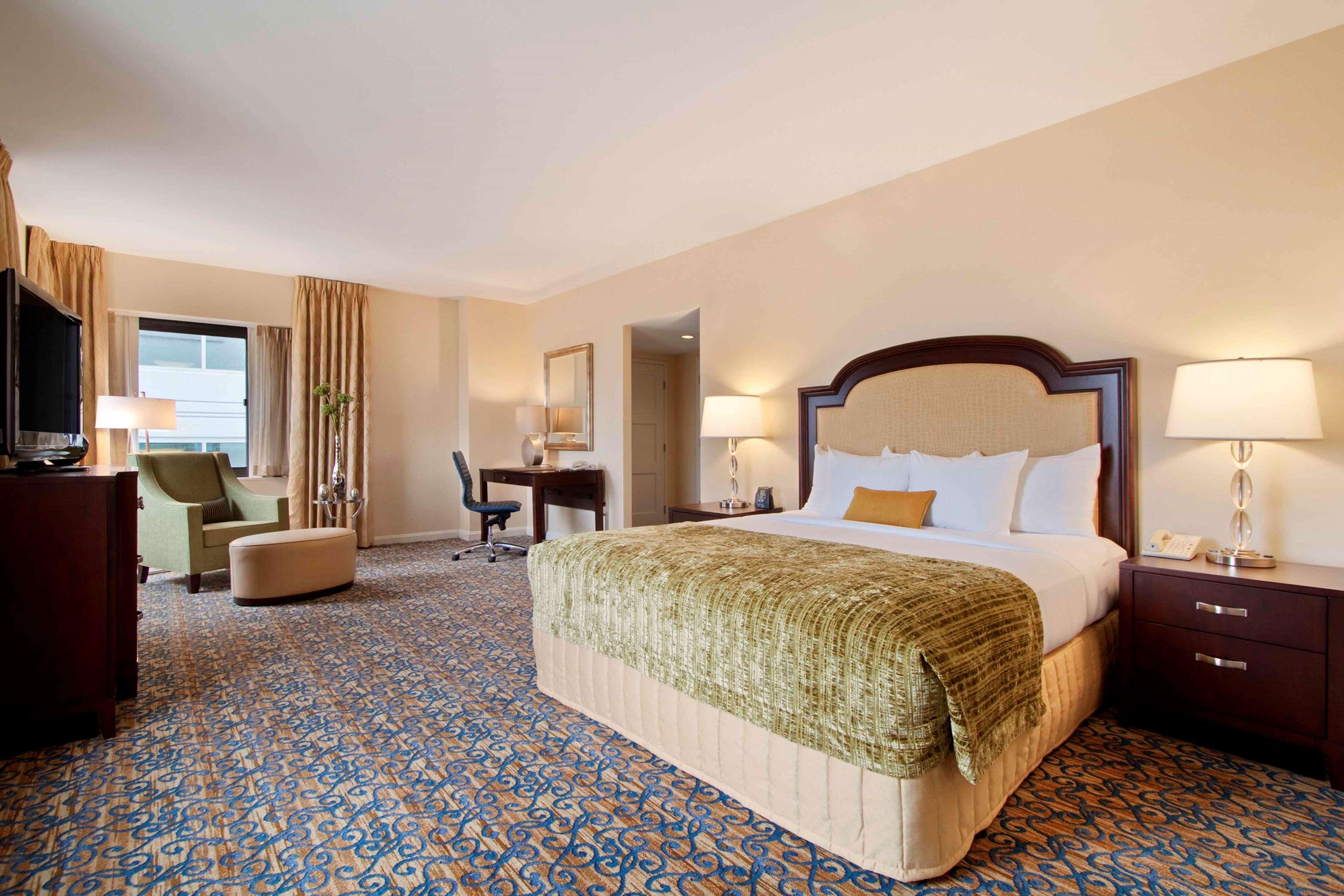 Capital Hilton Hotel 4*